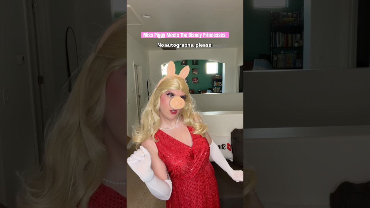 Miss Piggy Meets The Disney Princesses!