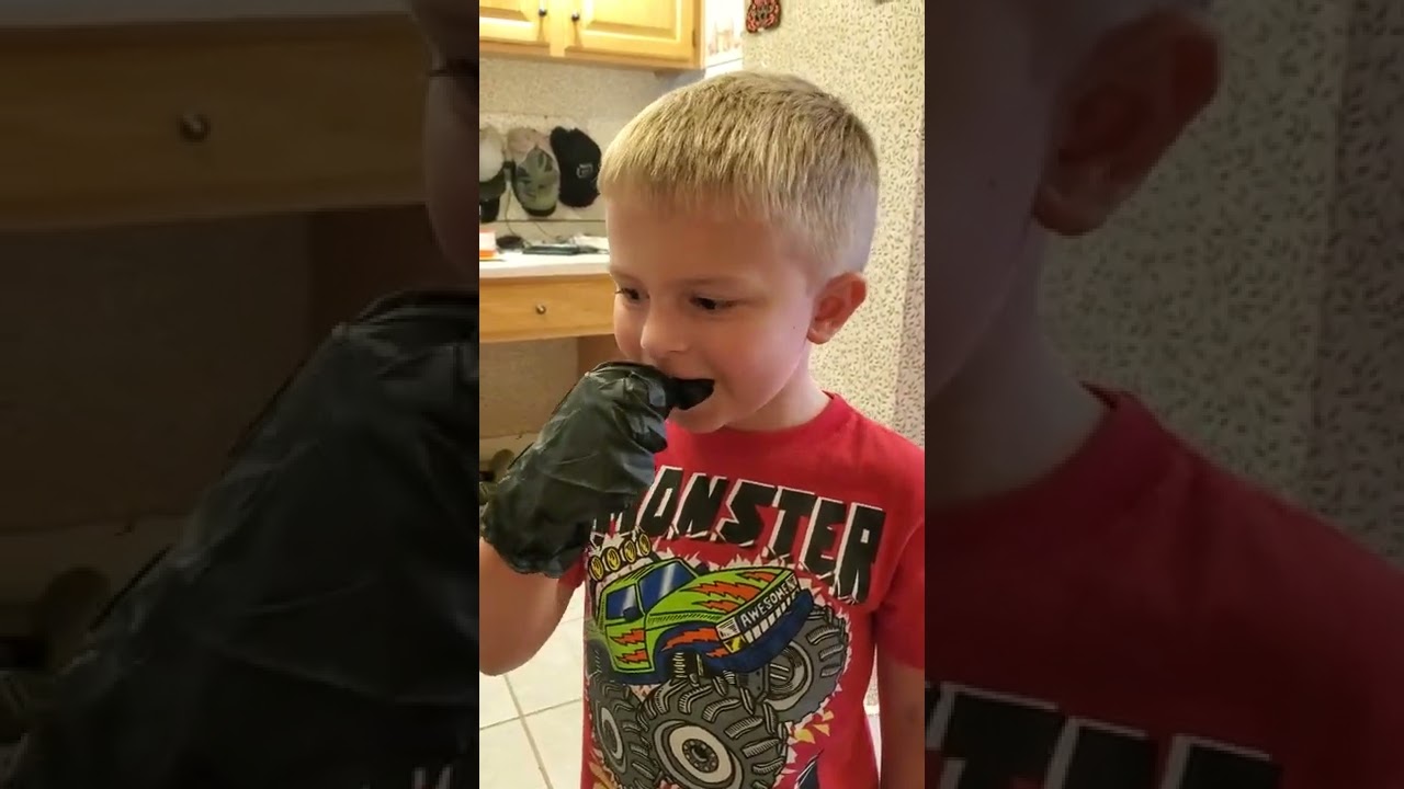 6-летнего Оуэна попросили выполнить задание с одной фишкой