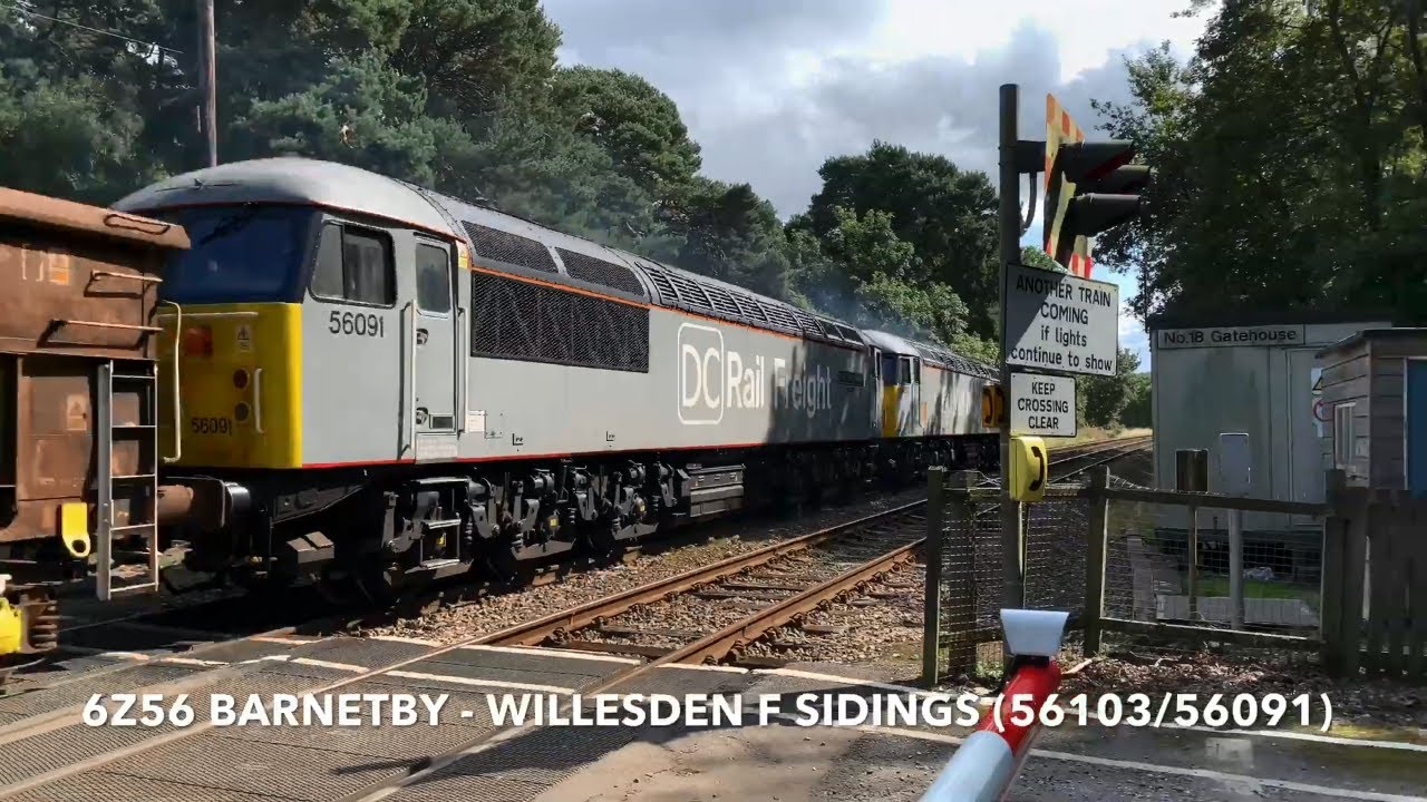 *Double Headed Class 56* Holton Gatehouse Level Crossing (04/09/19)