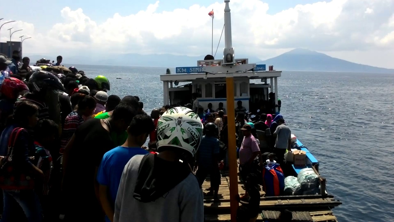 Keramain pelabuhan waiwerang adonara flores timur