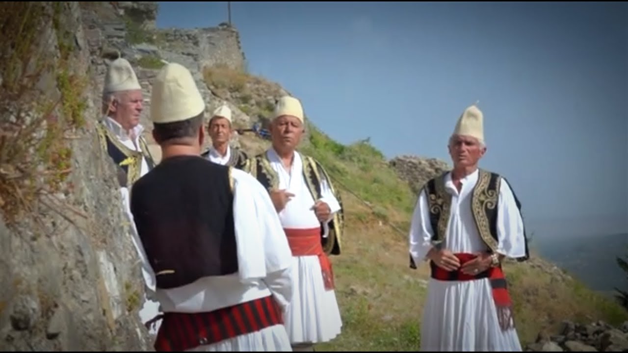 JANINËS Ç`I PANE SYTË .