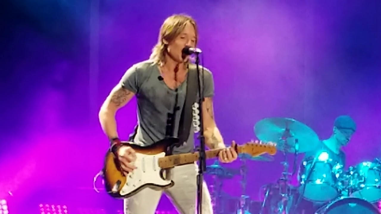 Keith Urban - Somewhere In My Car @ Country USA 2018