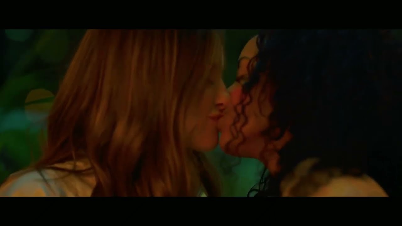 Heatwave / Kiss Scenes &mdash; Claire and Eve (Kat Graham and Merritt Patterson)
