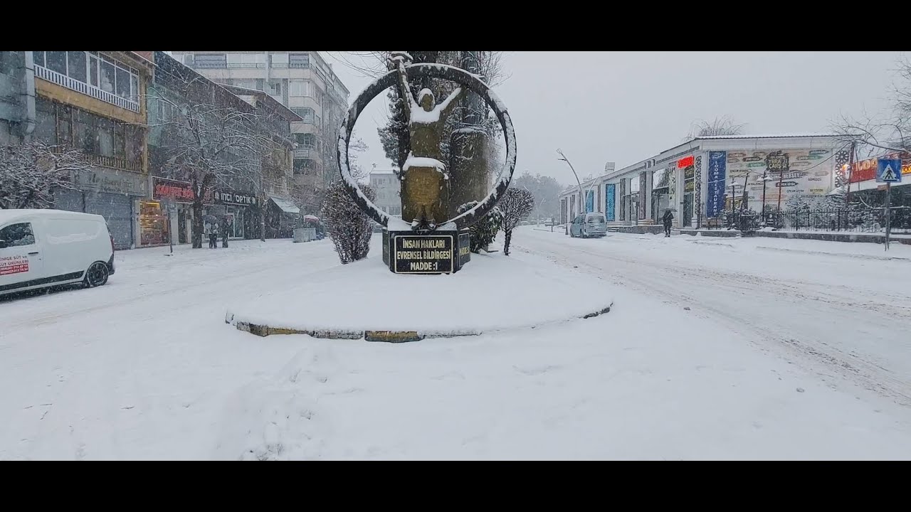 Tunceli Yeni Yıla Lapa Lapa Karla Merhaba Diyor: Okul 1 G&uuml;n Tatil Edildi!