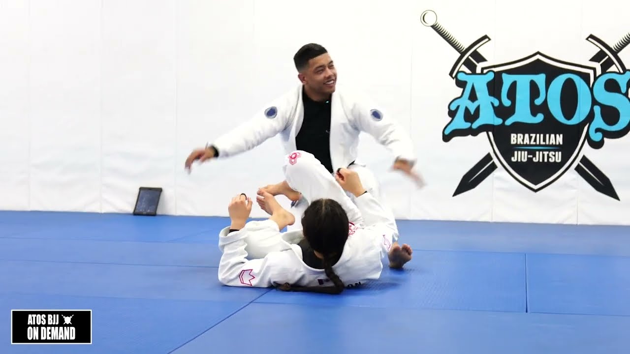 How behave on top spider guard by world jiu-jitsu champion Rolando Samson