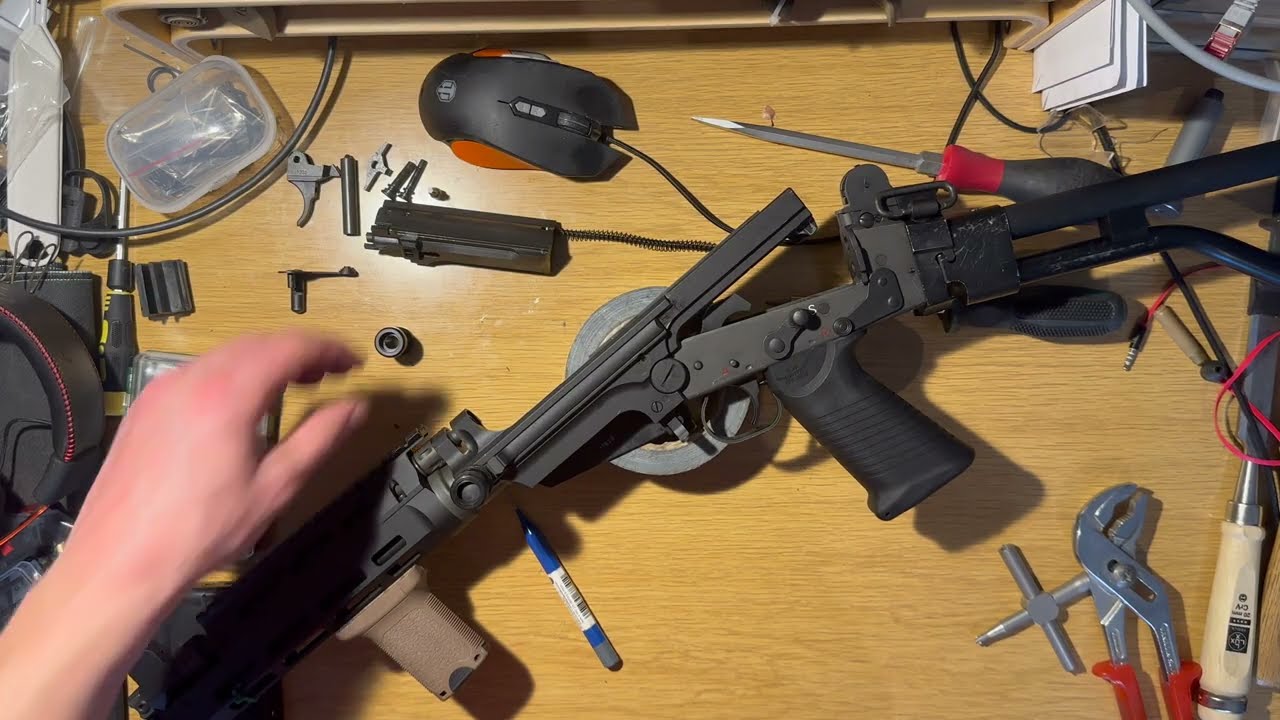 VFC LAR OSW GBBR FN FAL parts installation Part 2 (KNOB COCKING HANDLE, Airsoft)