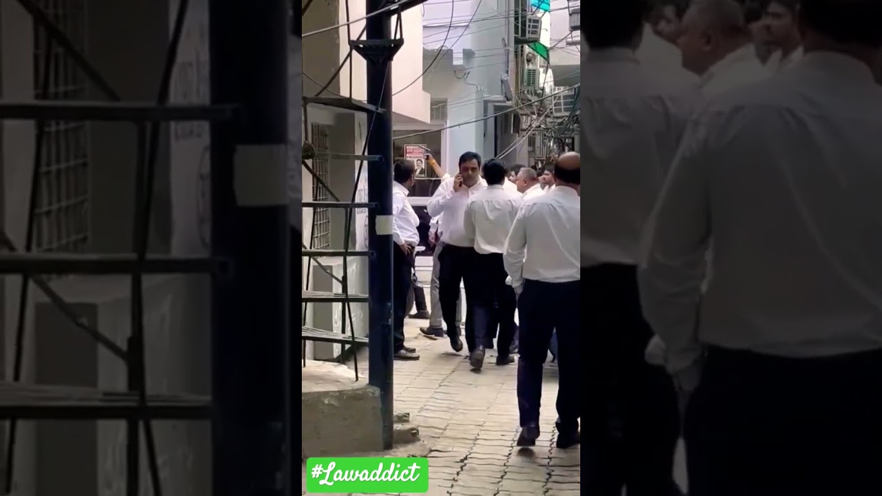 Firing at Delhi's Tis Hazari court as two groups of lawyers clash. #court #delhi #law #shorts #short