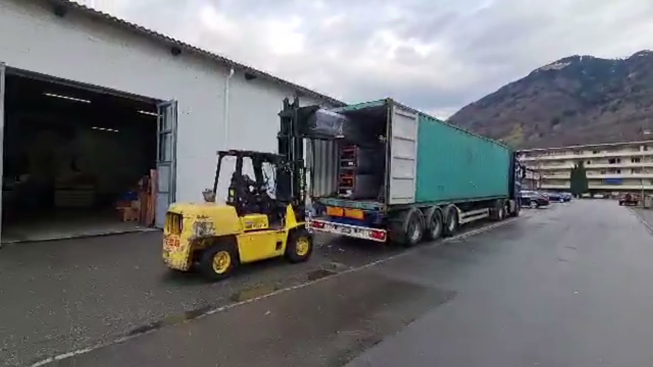 REMA-MASCHINEN AG Abladung vom Container, 04.01.2022 www.remamaschinen.ch #Autolifte