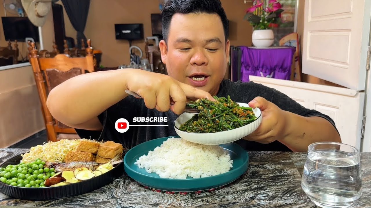 Mana nih penggemarnya Pakis tumis pedes ?