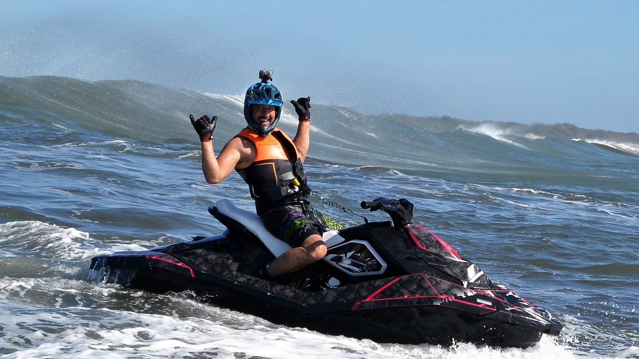 Flying Freddy Wimmer epic wave jumping awesome day out