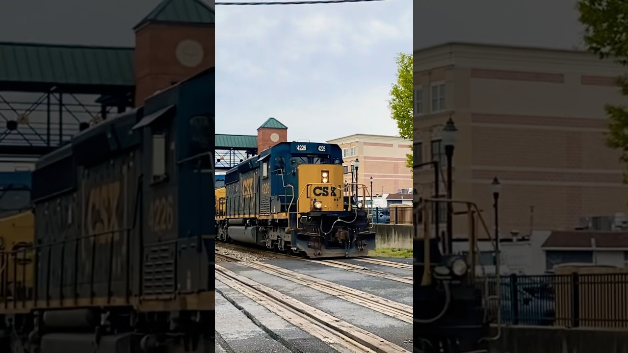 RARE CSX SD40-3 leads a YN2 AC4400CW on M276! #csx #railfanning #railroad #railway #shorts