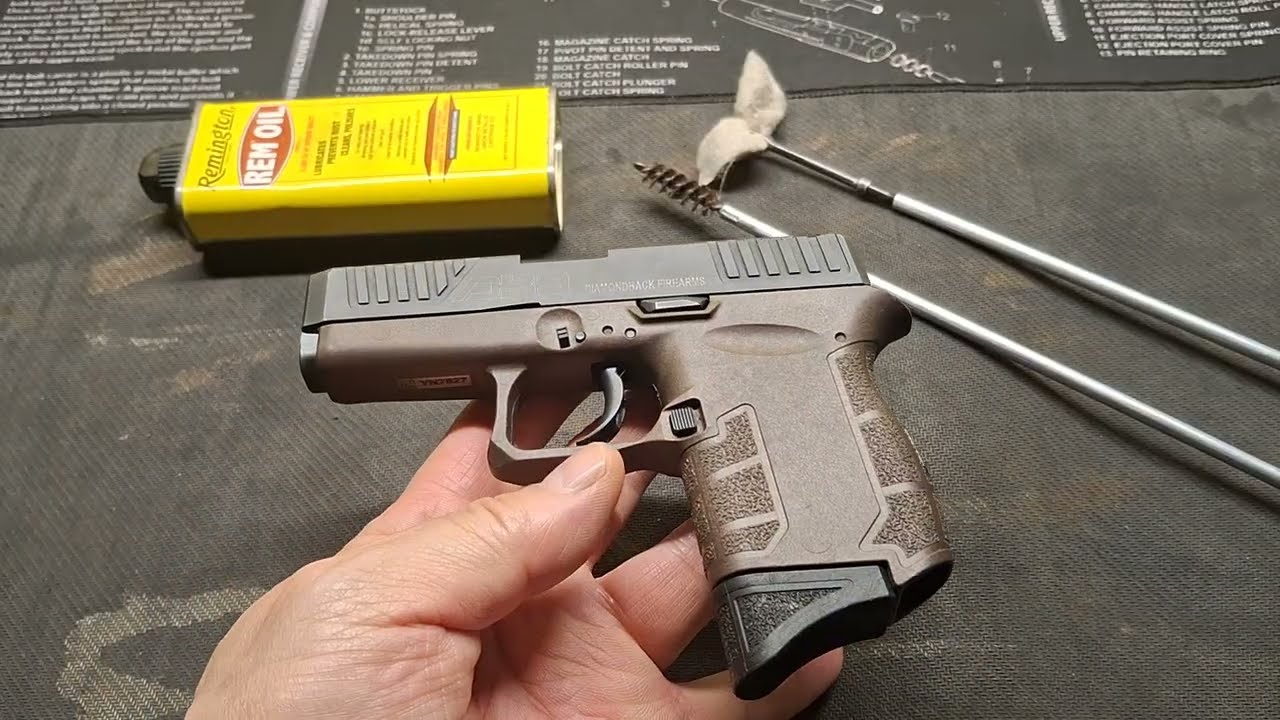 권총 관리 :  흙수저들이 좋아하는 Diamondback DB-9 9mm 반자동 권총을 청소한 영상입니다.