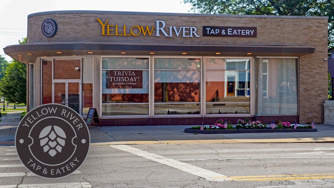 Ресторан Yellow River Tap and Eatery в городе Плимут, штат Индиана.