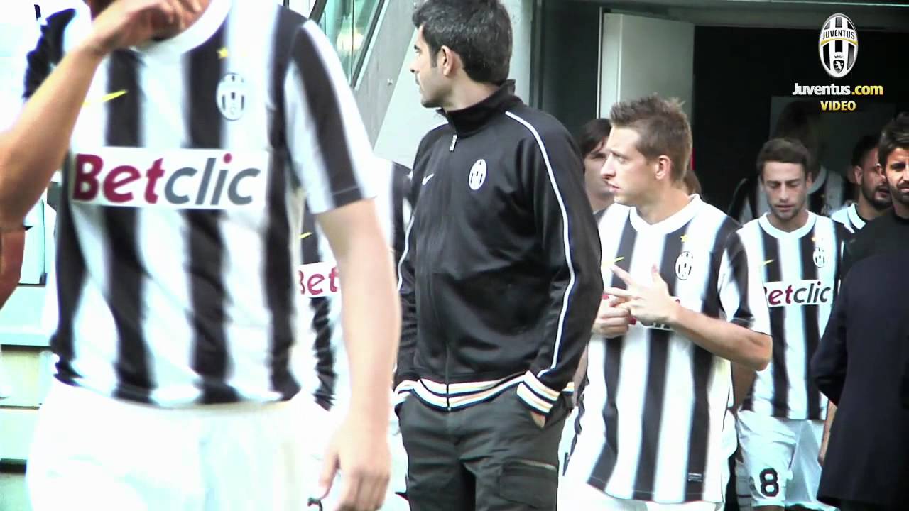 La foto squadra allo Juventus Stadium - Team photo at Juventus Stadium