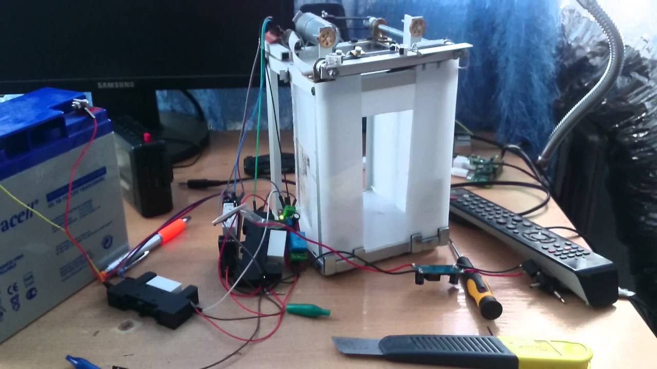 DIY Mini Elevator Door mechanism