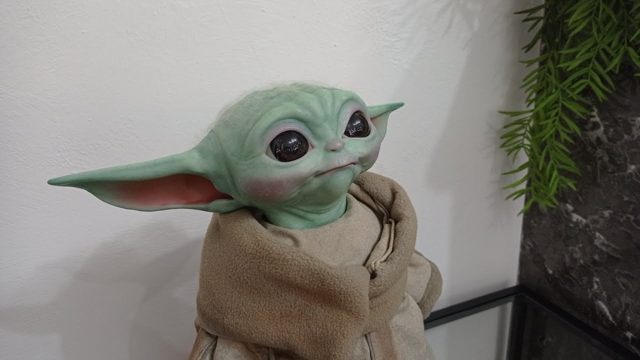 Star Wars Sideshow The Child from The Mandalorian and The Book Of Boba Fett Life Size Statue.