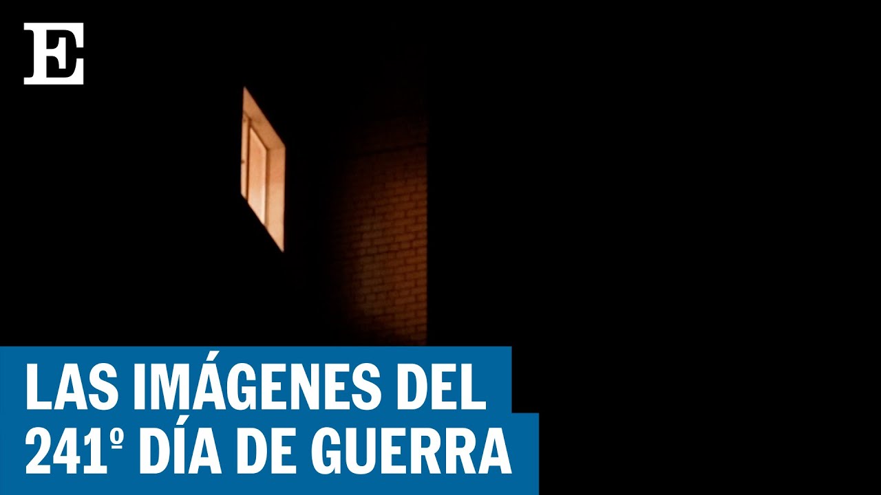 Los ucranios se iluminan con velas y linternas de m&oacute;vil por los cortes de luz | EL PA&Iacute;S