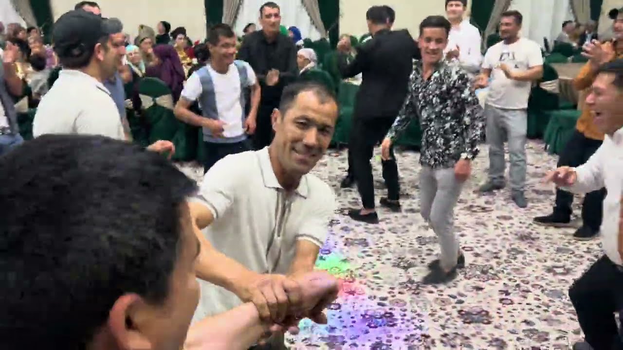 Mehriddin Razzoqov - Qorako'l to'ylari vidiochilar davrada nma qilganini koring