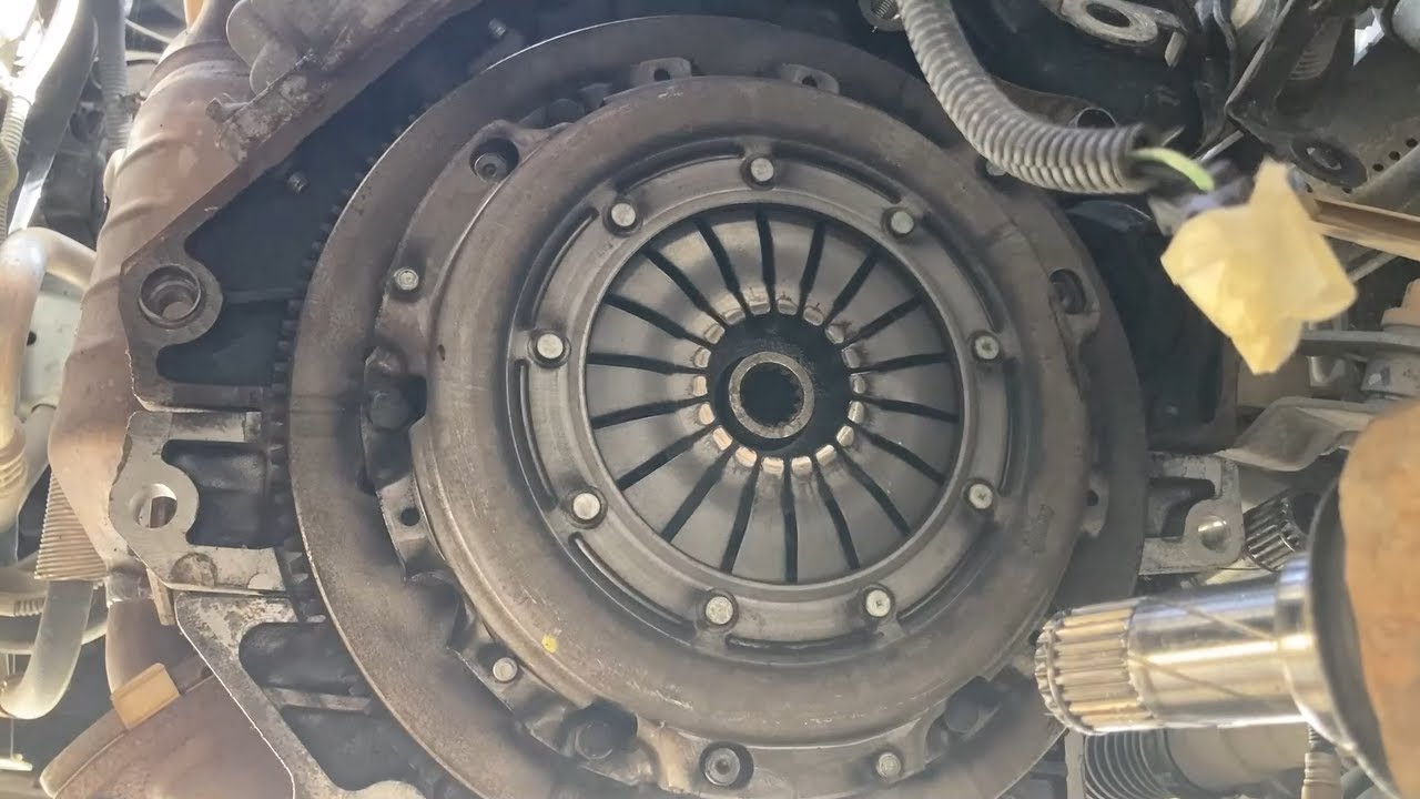 DIY - 2014 Opel Corsa D 1.4: Change the clutch, rear main seal, differential seals and lower gasket