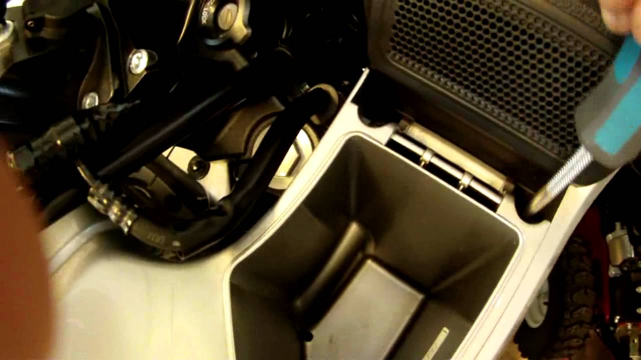 Removing Cowl Pocket and Mid Cowl Lid on an NT700V - Part 1