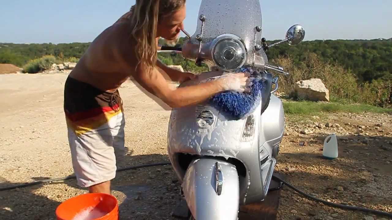 This is how I wash my Vespa - Part 1 | MicBergsma