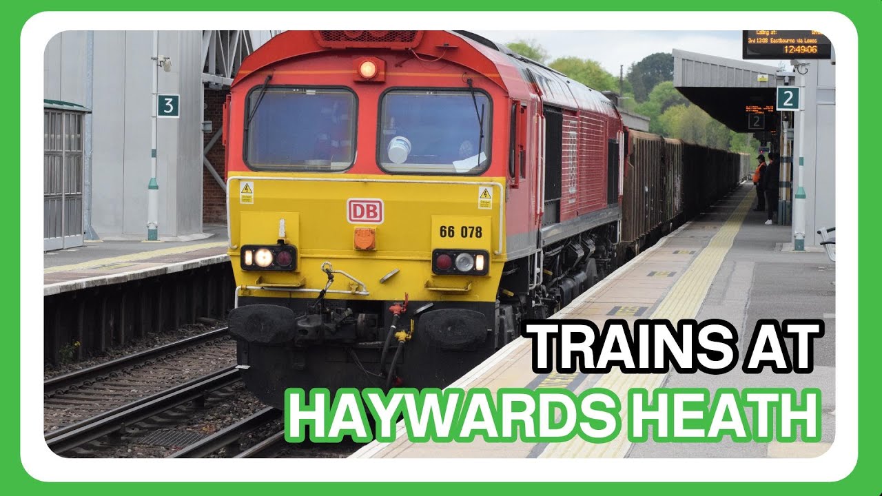 Trains at Haywards Heath railway station (08/05/2023)