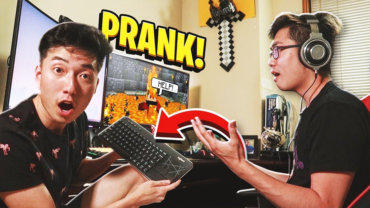 I Used a WIRELESS Keyboard to PRANK My Little Brother in Minecraft!