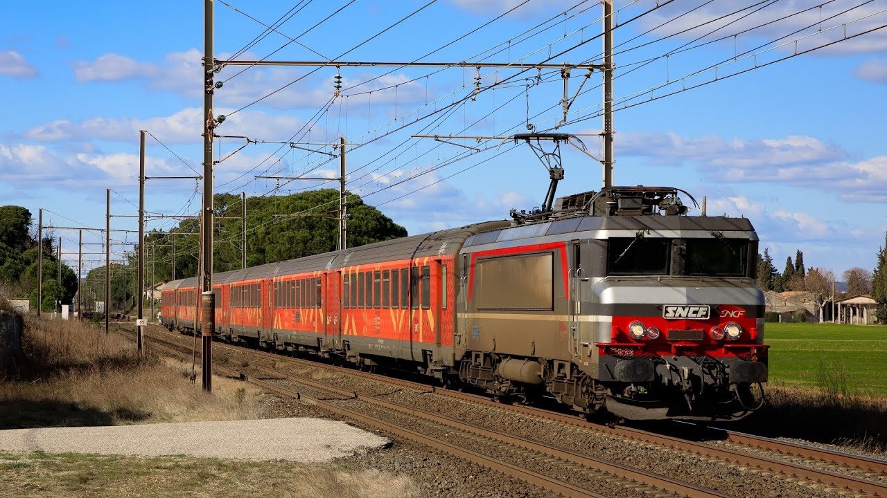 Locomotives colorées aux alentours d'Avignon
