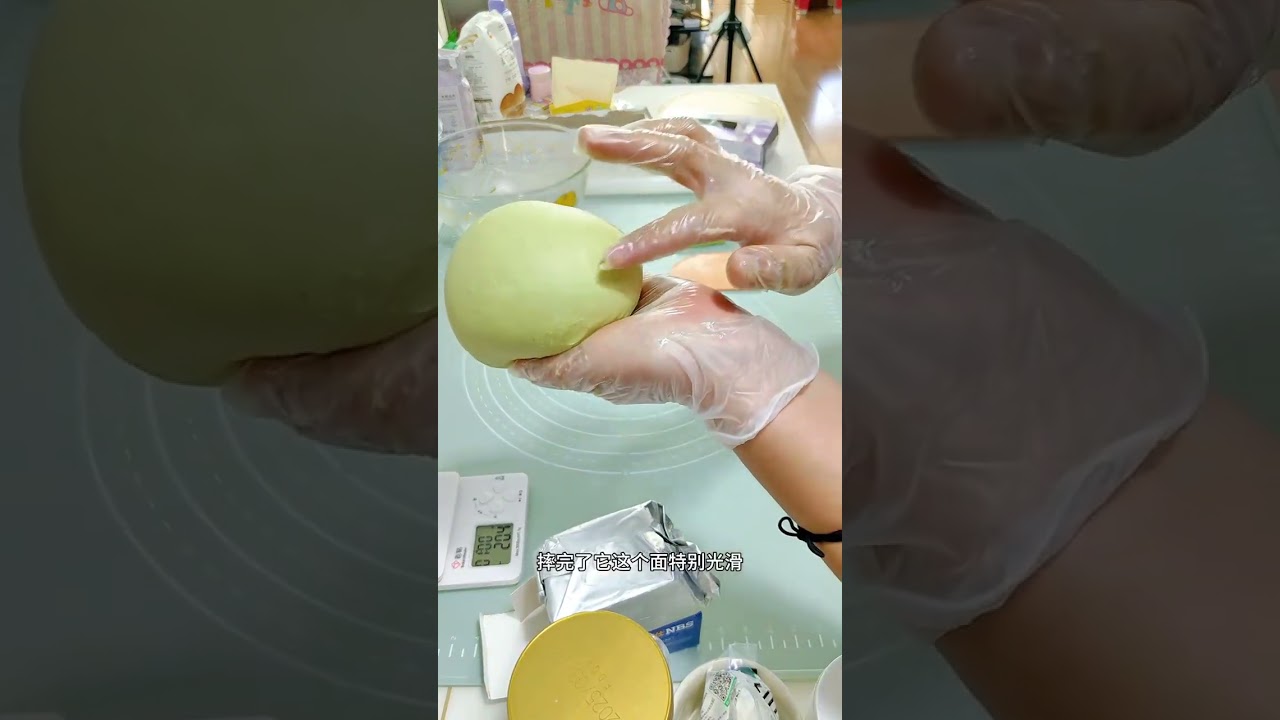 没有厨师机的姐妹快来，错过再也找不到这么简单的方法了#烘焙 #吐司 #手揉 #在家做面包