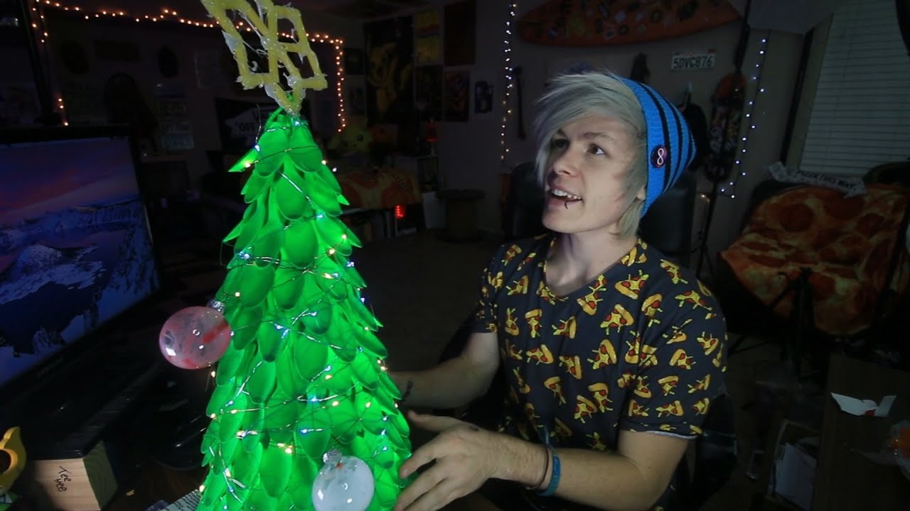 Making the First Creative DIY ROBBY Craftmas tree from 2018! Hacks from 5 Minute Crafts!
