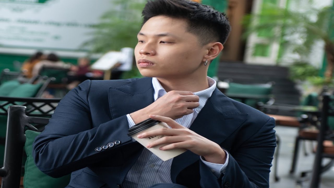 Người Mẫu Đuồi Bầu