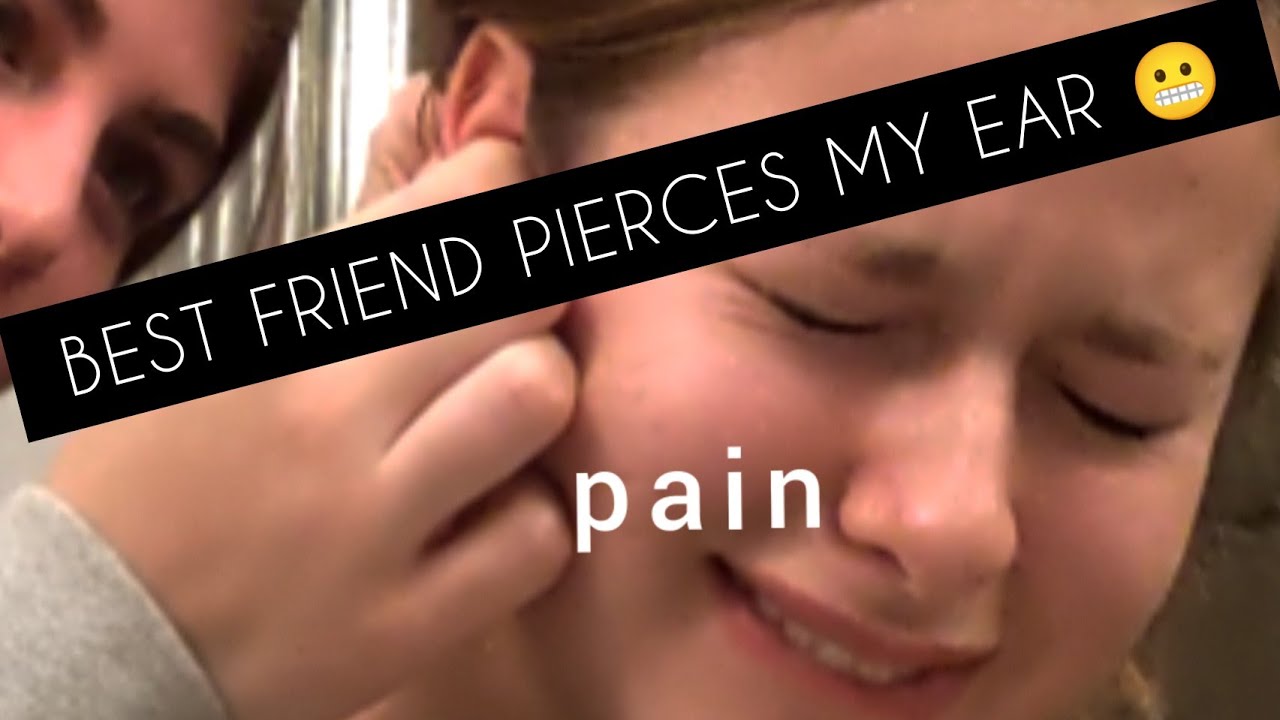 PIERCING MY EAR !  ( it hurt rip)