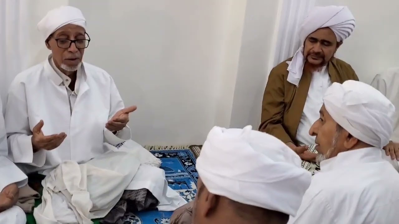 مراسيم تنصيب العم الحبيب احمد بن سالم بن محمد الحبشي من منصب آل حداد في محضرة الحبيب جعفر بن احمد