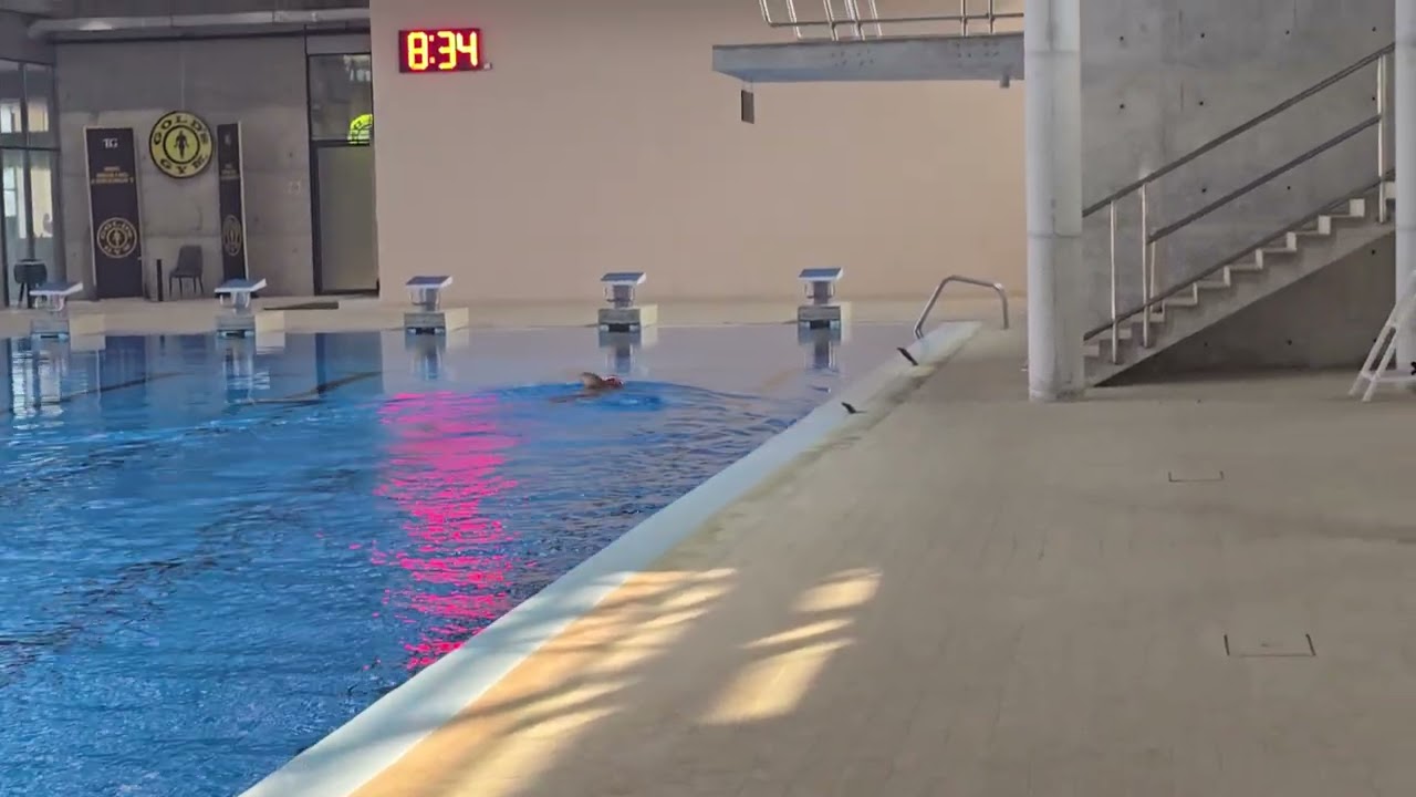 Swimming @ Gold's GYM 
