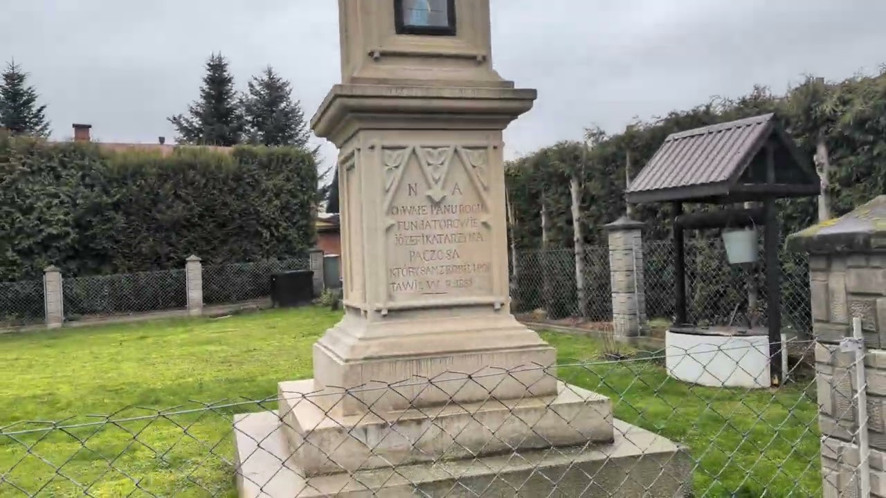 Krosno - trzy kapliczki z piaskowca na ul. Białobrzeskiej - Samotni - 01/25