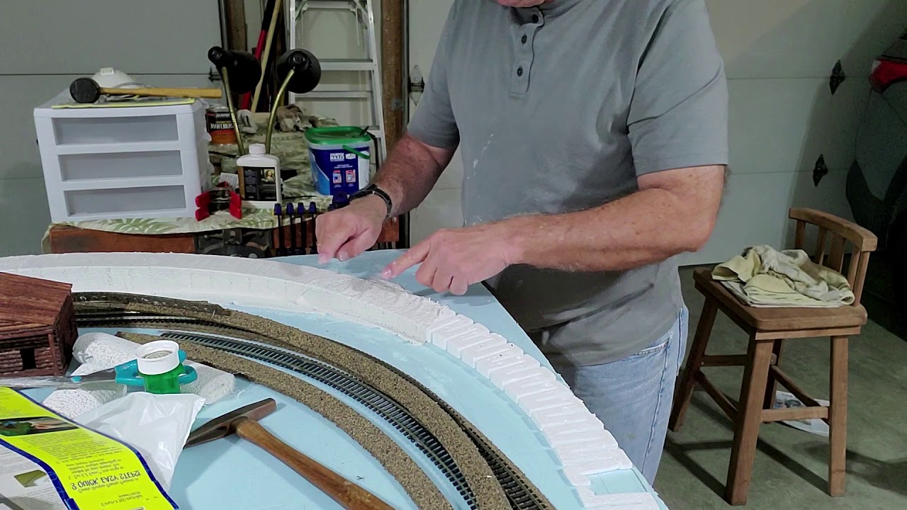 Bill's HO Model Train Build Adding Plaster Cloth to the Incline