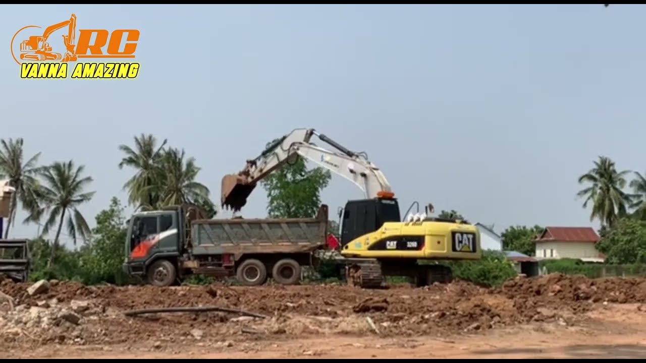 Powerful Excavator Loading Massive Dump Truck with Precision#automobile #beautiful #excavator #jcb