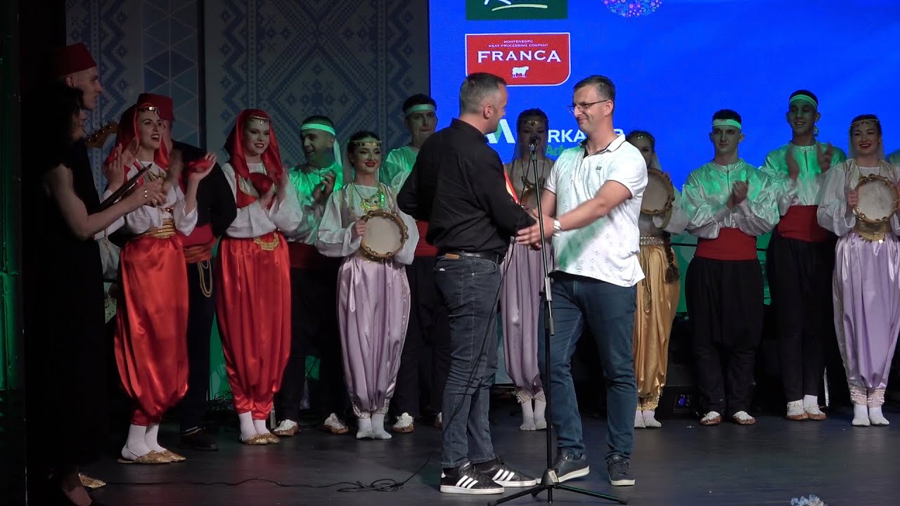 UDRUŽENJE FOKLORNIH ANSAMBALA CG KUDU TEKSTILAC URUČILO PLAKETU ZA DUGOGODIŠNJI RAD