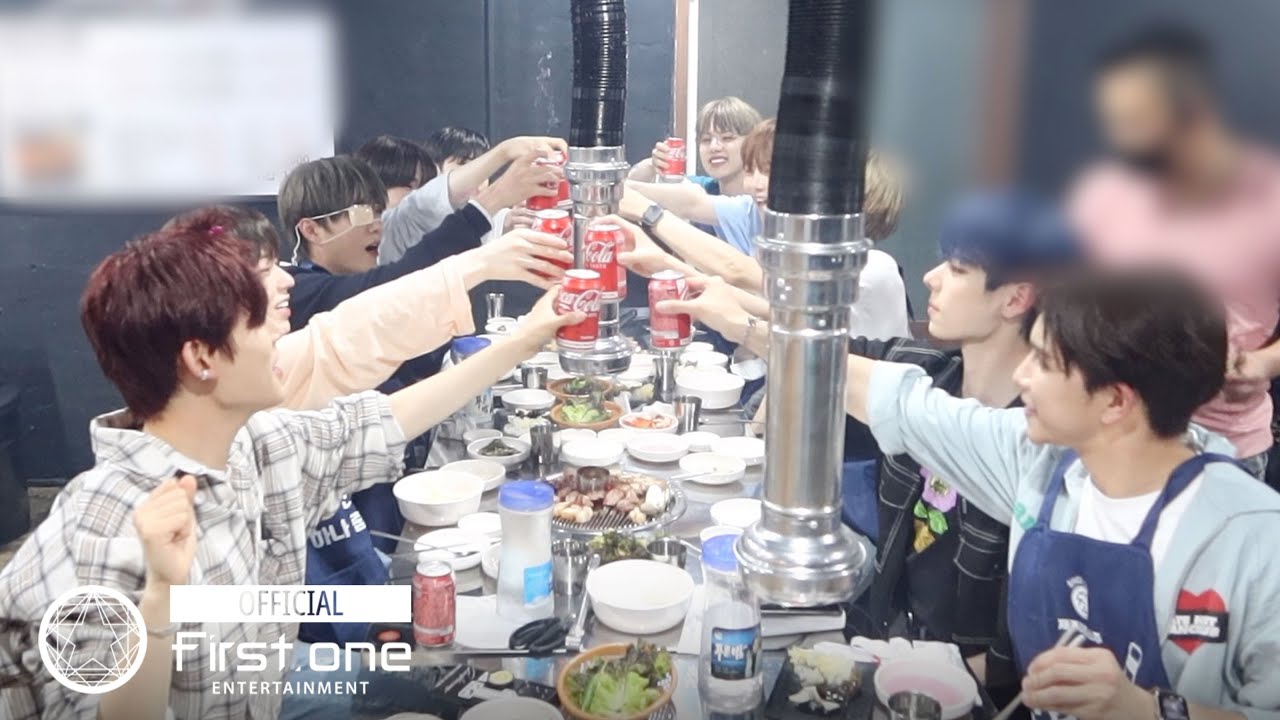 [LOG iN] 나인아이 제주도(JEJU) 브이로그 #1ㅣ동문시장~ 신이 만든 시장~에 신인 나인아이 등장!ㅣ제주 흑돼지, 문어빵, 아이스크림, 베리의 깜짝 선물🎁 (ENG)