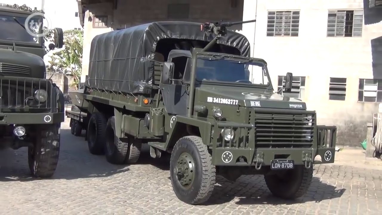 FRIBURGO: CONHEÇA O SR  DÁRIO COLECIONADOR DE CAMINHÕES DO EXÉRCITO