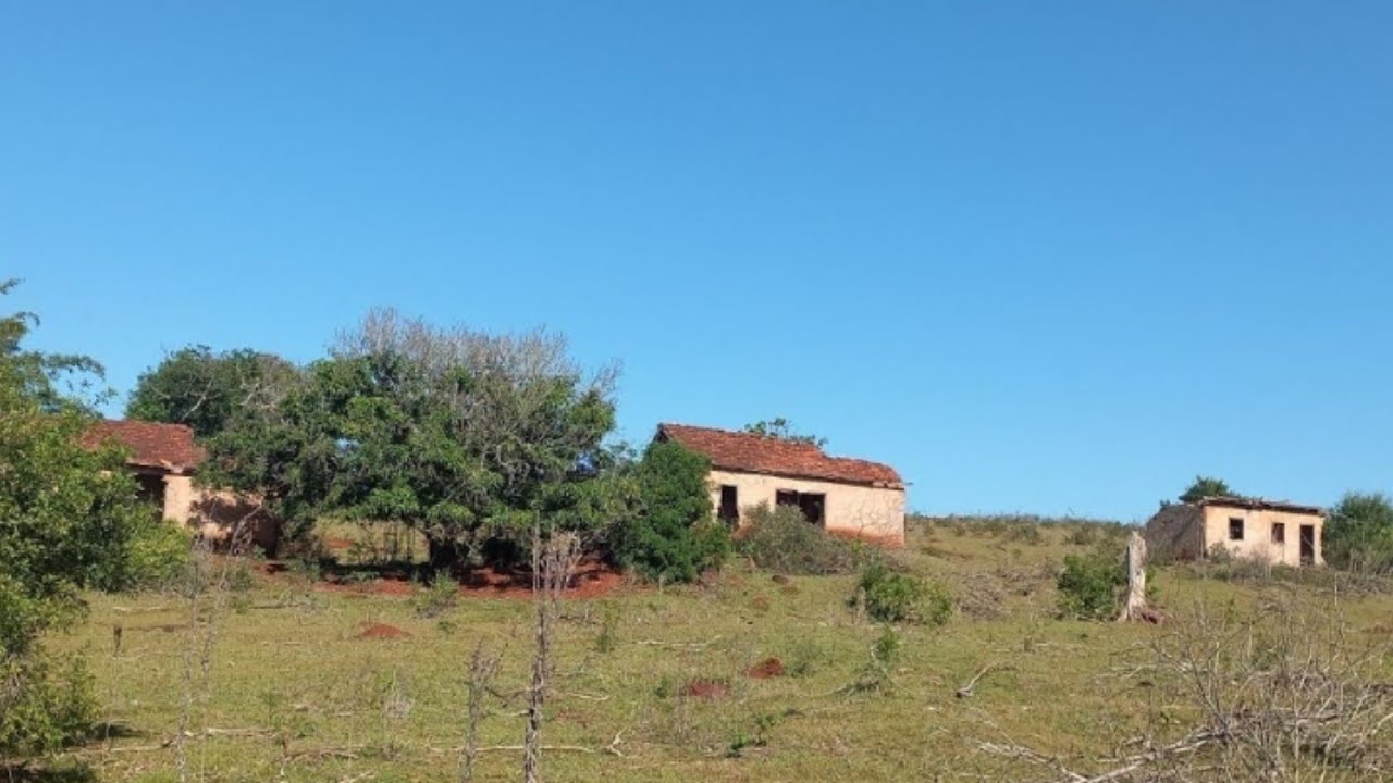 Uma colônia abandonada marcada por Uma Triste História