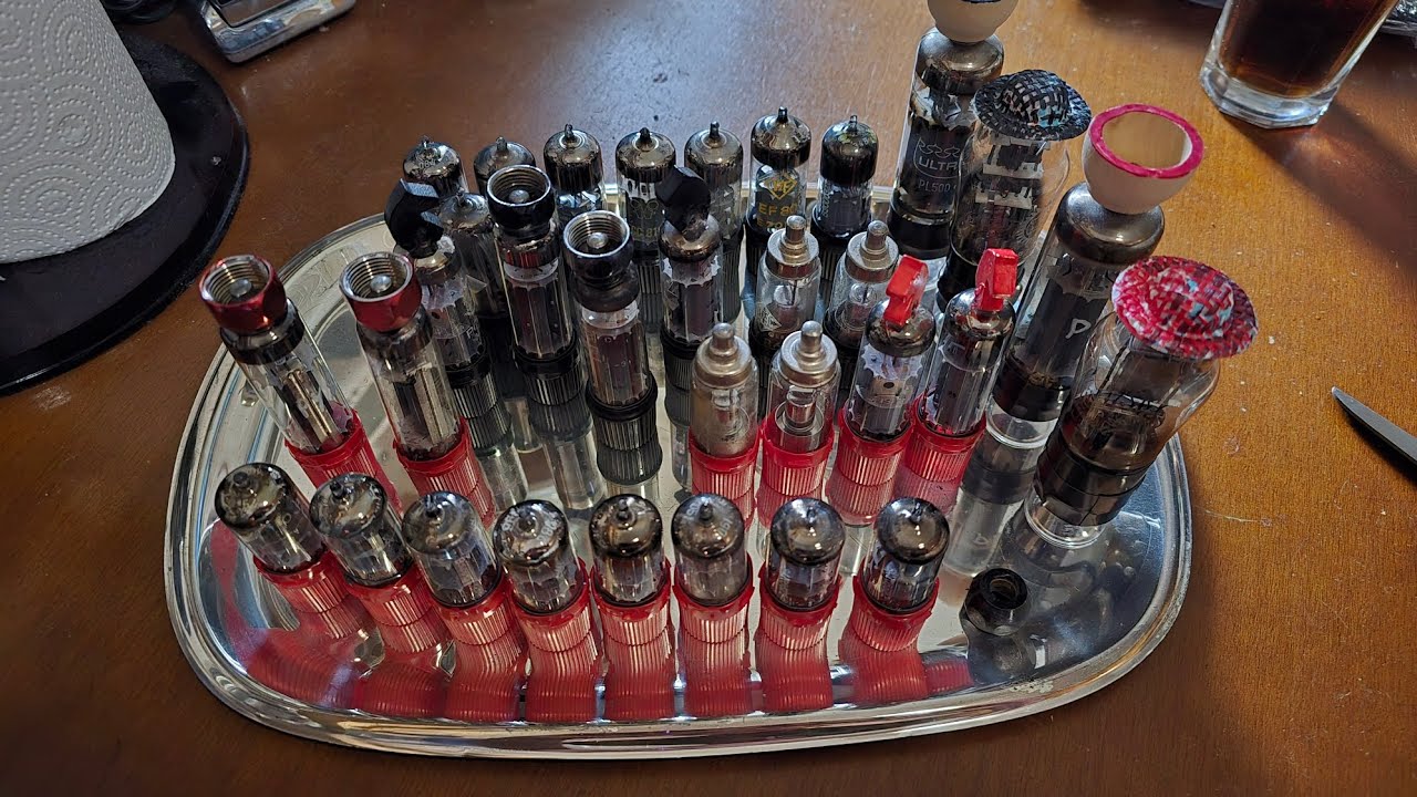 So meine selbstbau Schachfiguren aus Elektronen Röhren ,ja die Langeweile ^^ .
