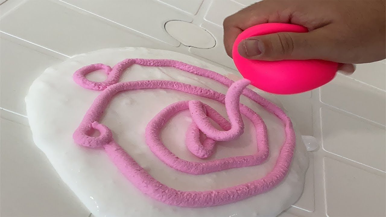 COLORINDO SLIME BRANCO COM BOLAS SATISFATÓRIAS COLORIDAS DE ESPUMA! (Mega satisfatório)