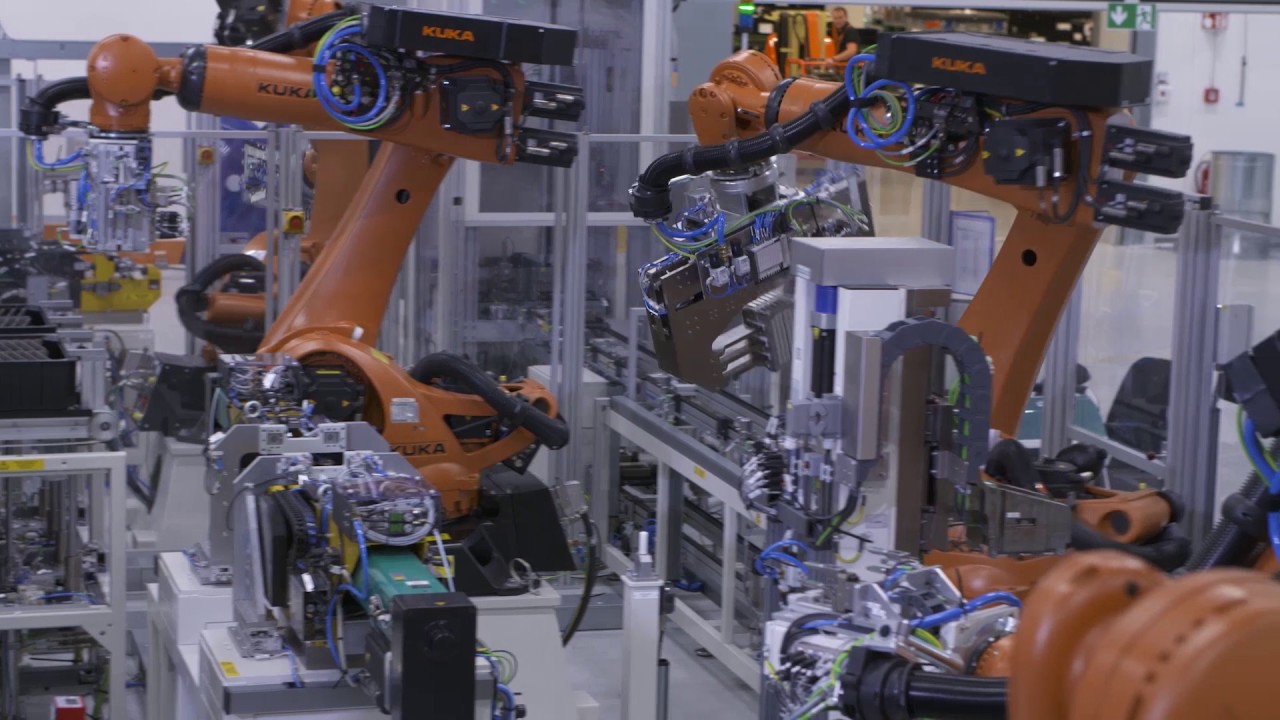 Mercedes-Benz 48-Volt Battery L09-1 - Battery Production plant Kamenz | AutoMotoTV