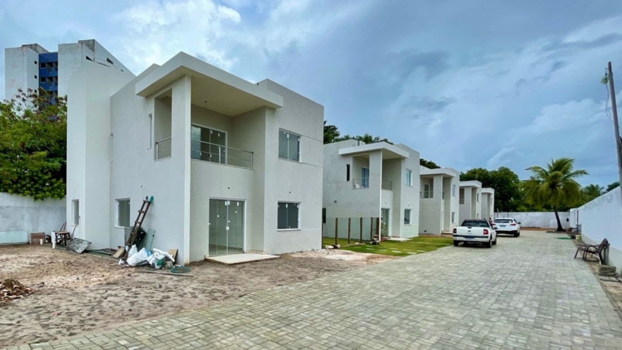 ** 100% VENDIDO ** Casa de 4 suítes e um amplo espaço de terreno | Buraquinho