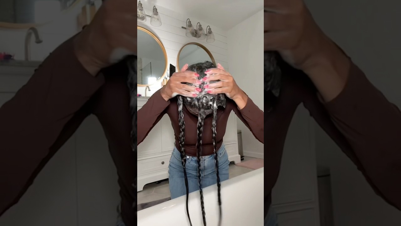 this wash turns straight hair curly they said!! 💦😱