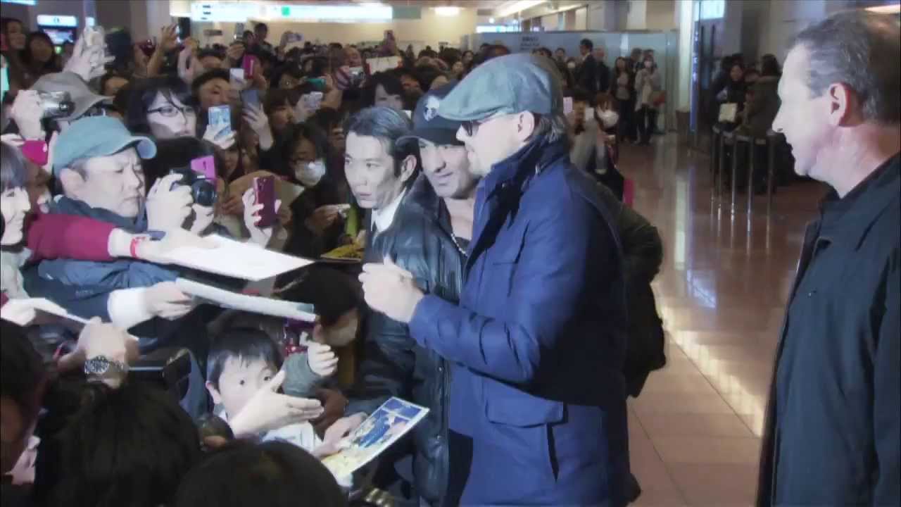 Leonardo DiCaprio's Arrival at Japan Airport for the Premiere of The Wolf of Wall Street| ScreenSlam