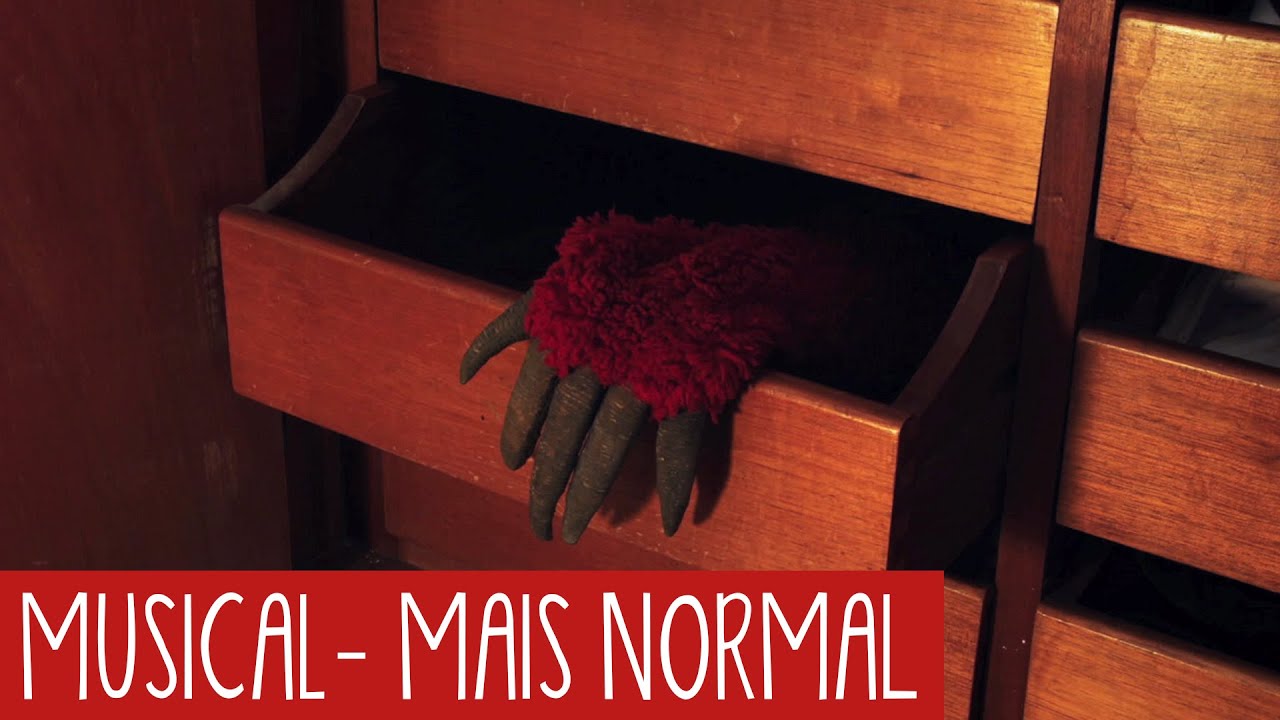 Clipe Musical - Mais Normal - Clarice Falc&atilde;o - Que Monstro Te Mordeu?