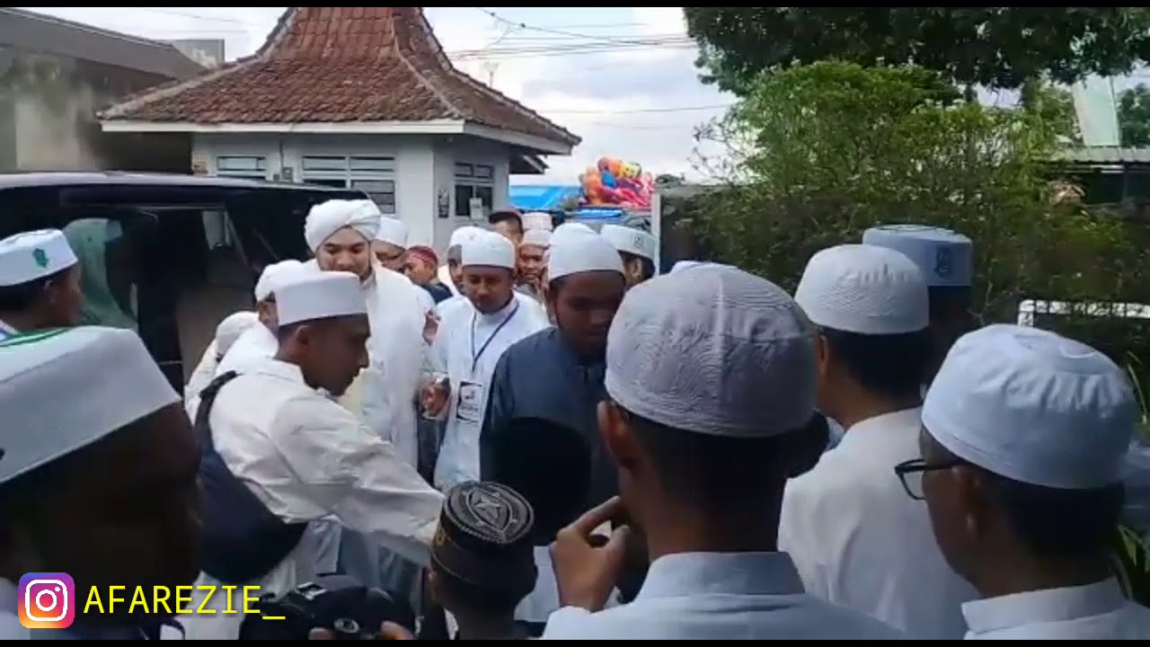 Al Habib Jindan Bin Novel Bin Salim Bin Jindan Di Ponpes Al Inaroh Jember