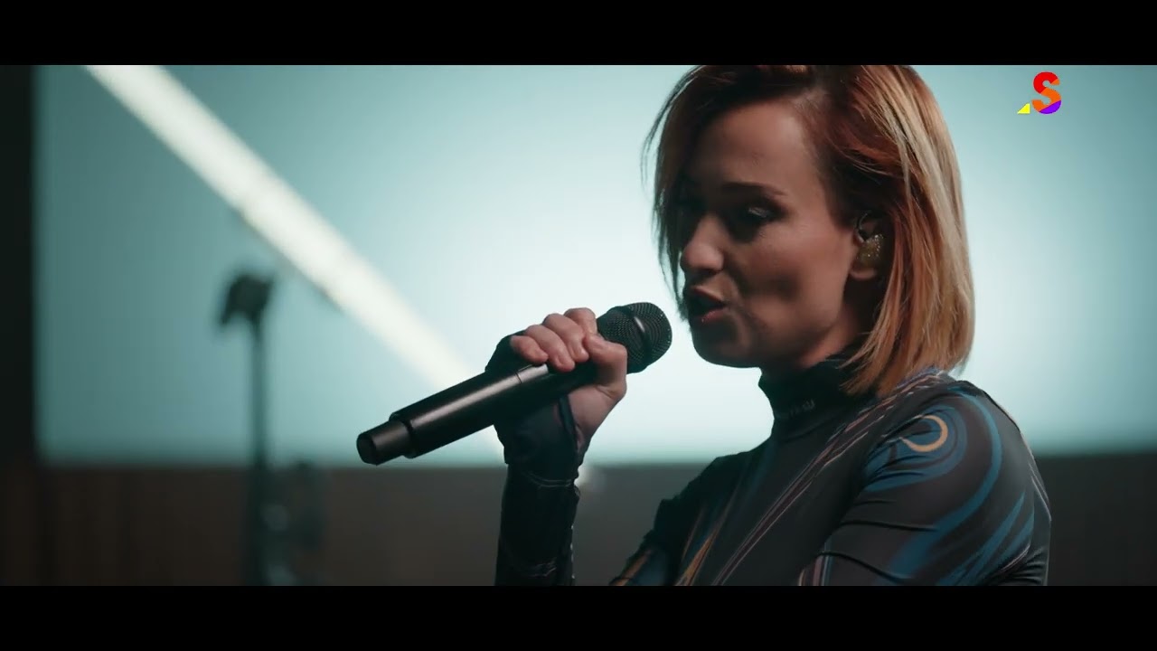 Les Sessions Particulières - Suzane - L'insatisfait (Live) | Jamais trop fiers